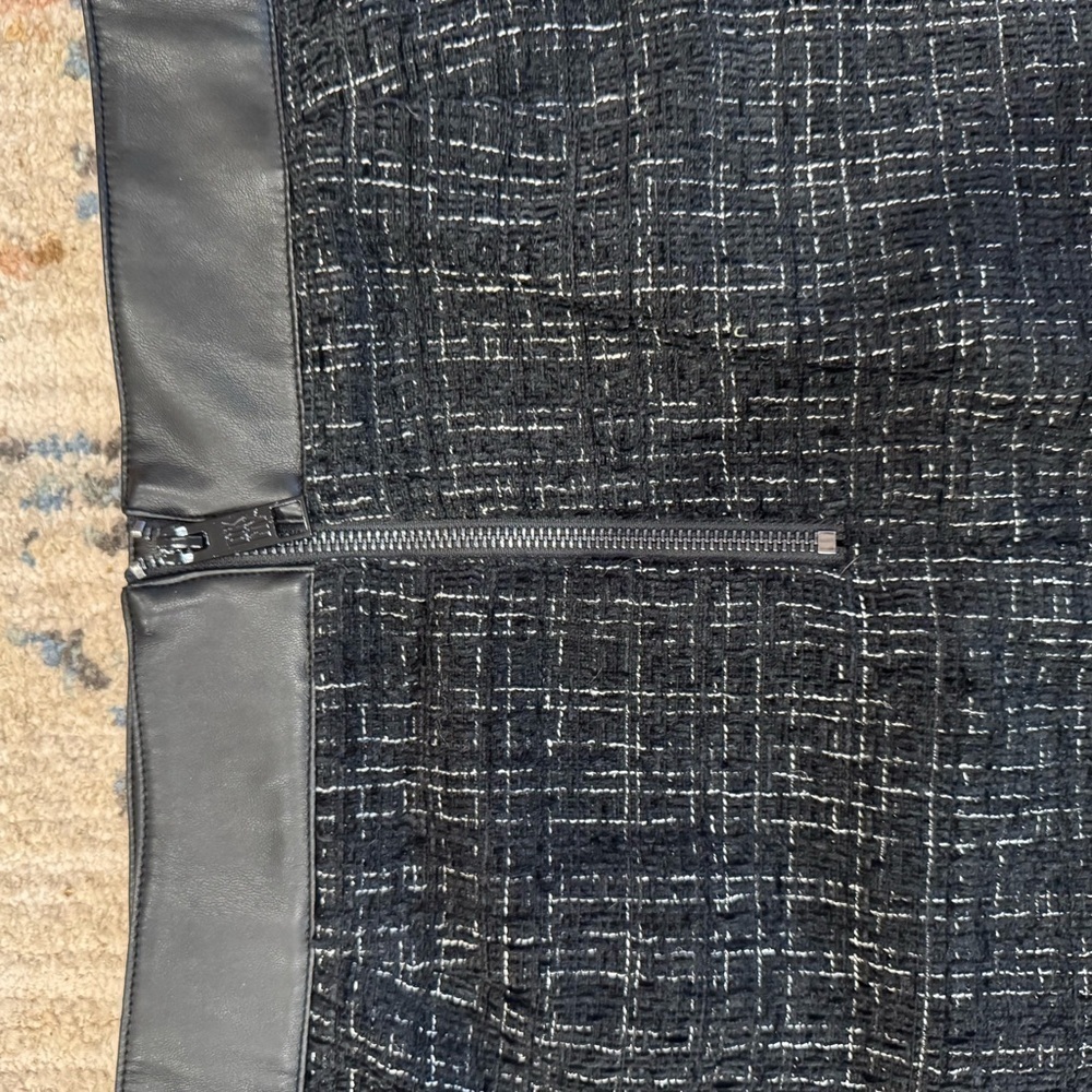DKNY Tweed Miniskirt with Faux Leather Trim - Size 12 - Picture 6 of 8